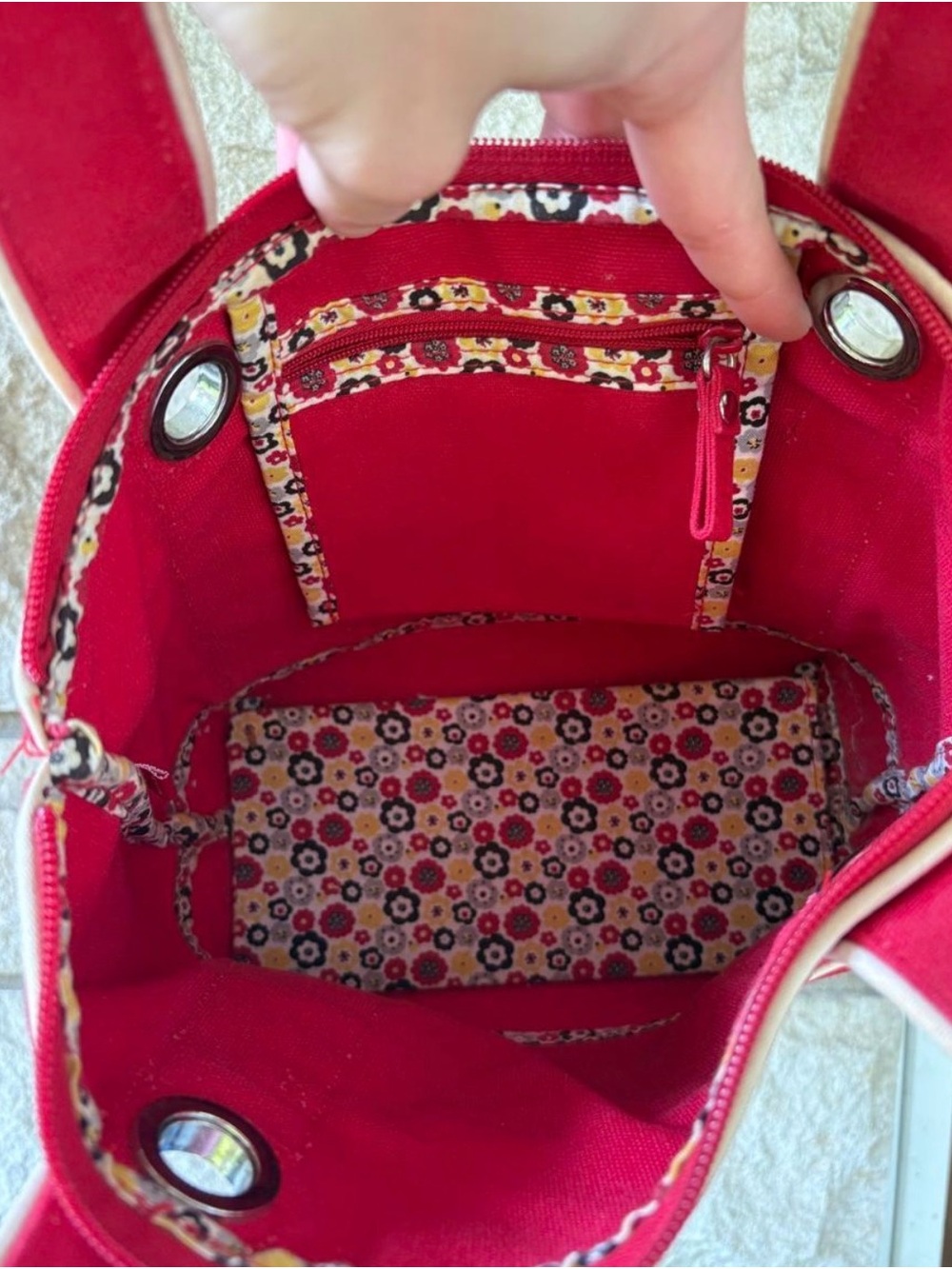 Rare Vera Bradley Red Canvas Tote with White Piping & Floral Interior - Picture 4 of 7
